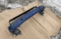 Усилитель переднего бампера для Volvo S40 2004 года на фотографиях