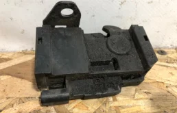 Фиксатор стойки капота для Mercedes-Benz GLK class на фотографиях