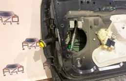 Дверь передняя правая для Citroen C4 2004 года на фотографиях