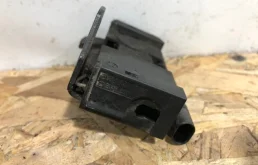 Фиксатор стойки капота для Mercedes-Benz GLK class на фотографиях