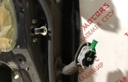 Дверь передняя левая для Suzuki SX4 2009 года на фотографиях