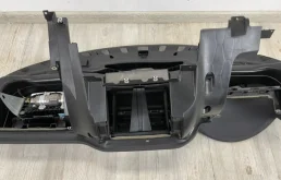 Торпедо (в сборе) для Volkswagen Tiguan 2013 года на фотографиях