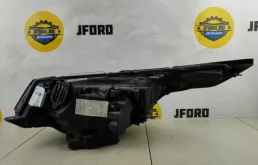 Фара правая для Land Rover Discovery 2011 года на фотографиях