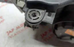 Фара левая для Nissan X-Trail 2000 года на фотографиях