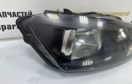 Фара правая для Volkswagen Polo 2013 года на фотографиях
