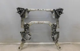 Подрамник двигателя для BMW 5er 2021 года на фотографиях