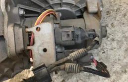 Серводвигатель раздатки для Volkswagen Touareg 2005 года на фотографиях