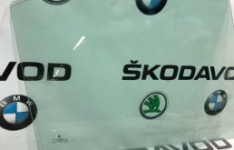 Стекло двери заднее правое для Skoda Octavia 2010 года на фотографиях