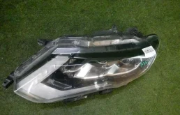 Фара левая для Nissan X-Trail 2018 года на фотографиях