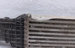 Радиатор интеркулера для Audi A4 2007 года на фотографиях