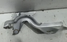 Петля капота левая для Nissan Almera 2017 года на фотографиях