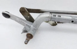 Трапеция стеклоочистителей для Nissan X-Trail 2019 года на фотографиях