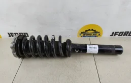 Амортизатор передний правый для Volvo XC90 2019 года на фотографиях