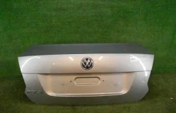 Крышка багажника для Volkswagen Polo 2015 года на фотографиях
