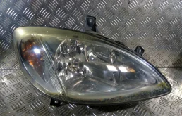 Фара правая для Mercedes-Benz Vito 2005 года на фотографиях