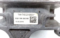 Подушка двигателя передняя правая верхняя для Skoda Octavia 2019 года на фотографиях