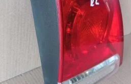 Фонарь внутренний левый для Toyota Land Cruiser 2008 года на фотографиях