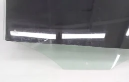 Стекло двери заднее левое для Volkswagen Polo 2020 года на фотографиях