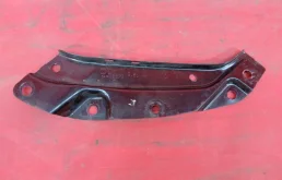 Кронштейн правой фары верхний для Volkswagen Polo на фотографиях