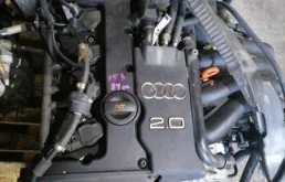 Двигатель без навесного для Audi A4 2001 года на фотографиях