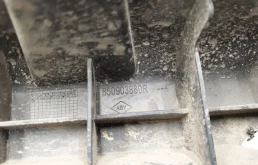 Усилитель переднего бампера для Renault Duster 2012 года на фотографиях