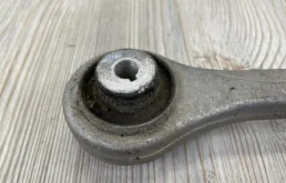 Рычаг передний правый верхний для Audi A6 2013 года на фотографиях