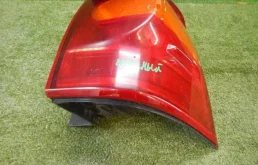 Фонарь внешний правый для Toyota Land Cruiser 2015 года на фотографиях