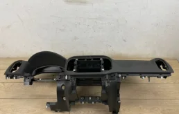 Торпедо (в сборе) для Volkswagen Tiguan 2013 года на фотографиях