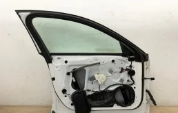 Двери для Audi A6 2013 года на фотографиях