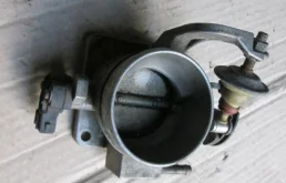 Дроссельная заслонка для Volkswagen Passat 1997 года на фотографиях