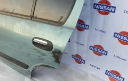 Двери для Nissan Almera 2002 года на фотографиях
