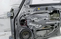 Дверь передняя правая для Suzuki SX4 2008 года на фотографиях