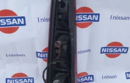 Фонарь внешний правый для Nissan X-Trail 2005 года на фотографиях