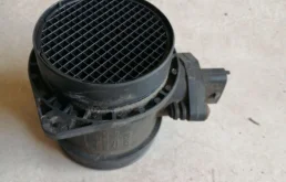 Датчик массового расхода воздуха для Volvo XC90 2004 года на фотографиях