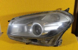 Фара ксенон левая для Nissan Qashqai 2008 года на фотографиях
