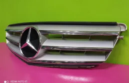 Решетка радиатора для Mercedes-Benz C class 2015 года на фотографиях