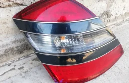 Фонарь внутренний правый для Mercedes-Benz S class 2008 года на фотографиях