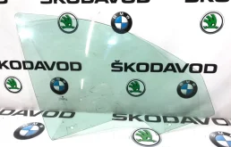 Стекло двери переднее правое для Skoda Octavia 2010 года на фотографиях