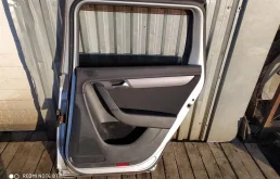 Дверь задняя правая для Volkswagen Passat 2012 года на фотографиях