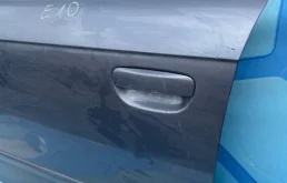 Дверь передняя левая для Audi A4 2004 года на фотографиях