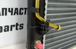 Радиатор охлаждения ДВС для Hyundai Tucson 2005 года на фотографиях