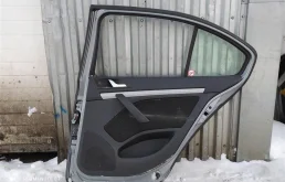 Дверь задняя правая для Skoda Octavia 2006 года на фотографиях
