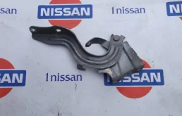 Петля капота левая для Nissan X-Trail 2021 года на фотографиях