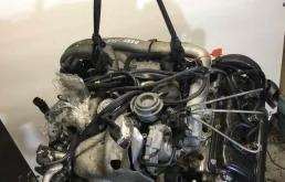 Двигатель для Audi A6 1998 года на фотографиях