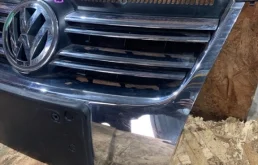 Решетка радиатора для Volkswagen Jetta 2008 года на фотографиях