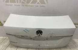 Замок багажника для Volkswagen Polo 2016 года на фотографиях