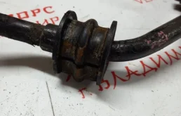 Стабилизатор поперечной устойчивости задний для Nissan X-Trail 2010 года на фотографиях