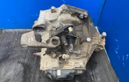 Картер МКПП для Skoda Octavia 2004 года на фотографиях