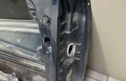 Дверь передняя левая для Volkswagen Passat 2001 года на фотографиях