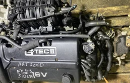 Двигатель без навесного для Chevrolet Aveo 2004 года на фотографиях